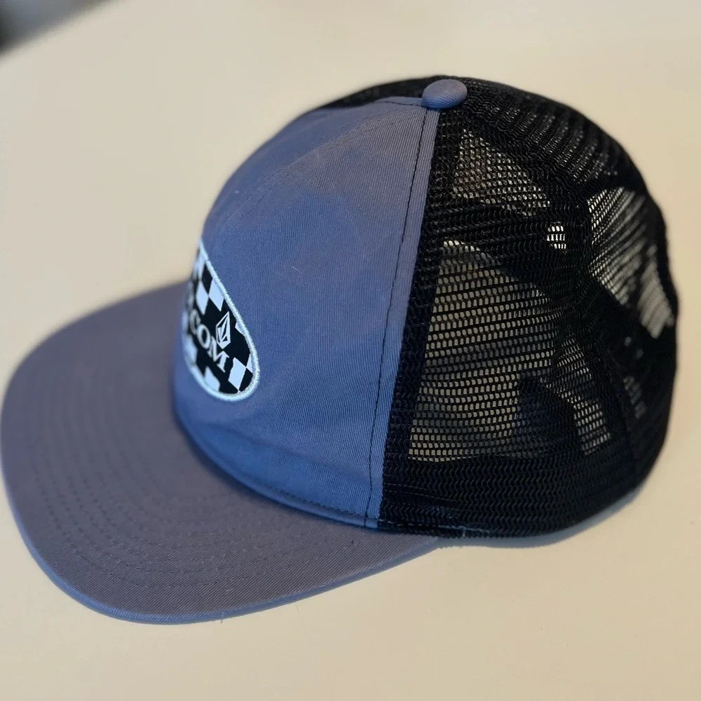 Volcom Charcoal and Black Cap - Picture 3 of 7